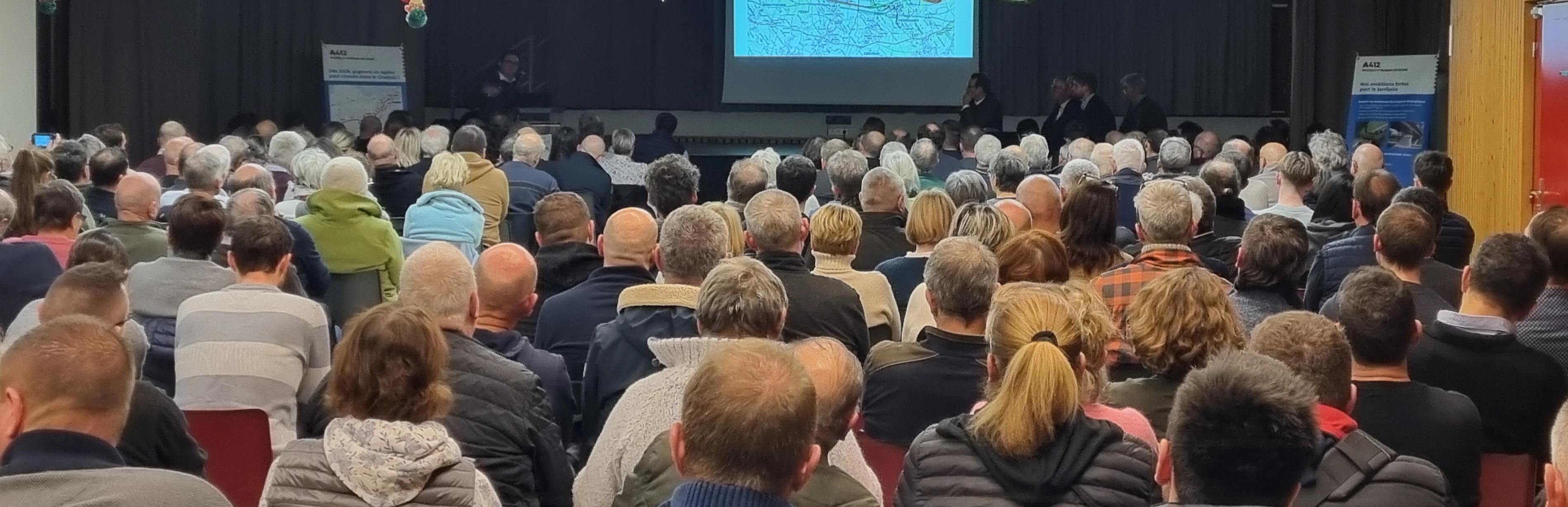 Image montrant une réunion publique à Perrignier