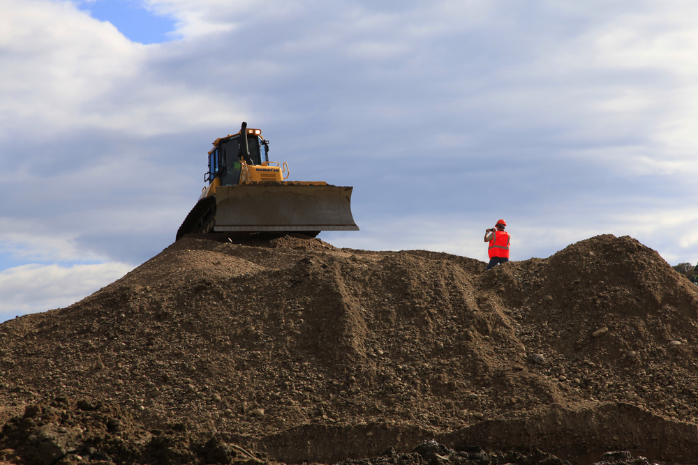 Image montrant un chantier avec un engin de terrassement 